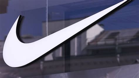 nike hacken symbole schwarz|Nike: Das steckt hinter dem berühmten Logo .